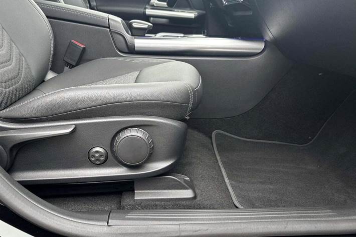 Sort Mercedes EQA250 fra 2023