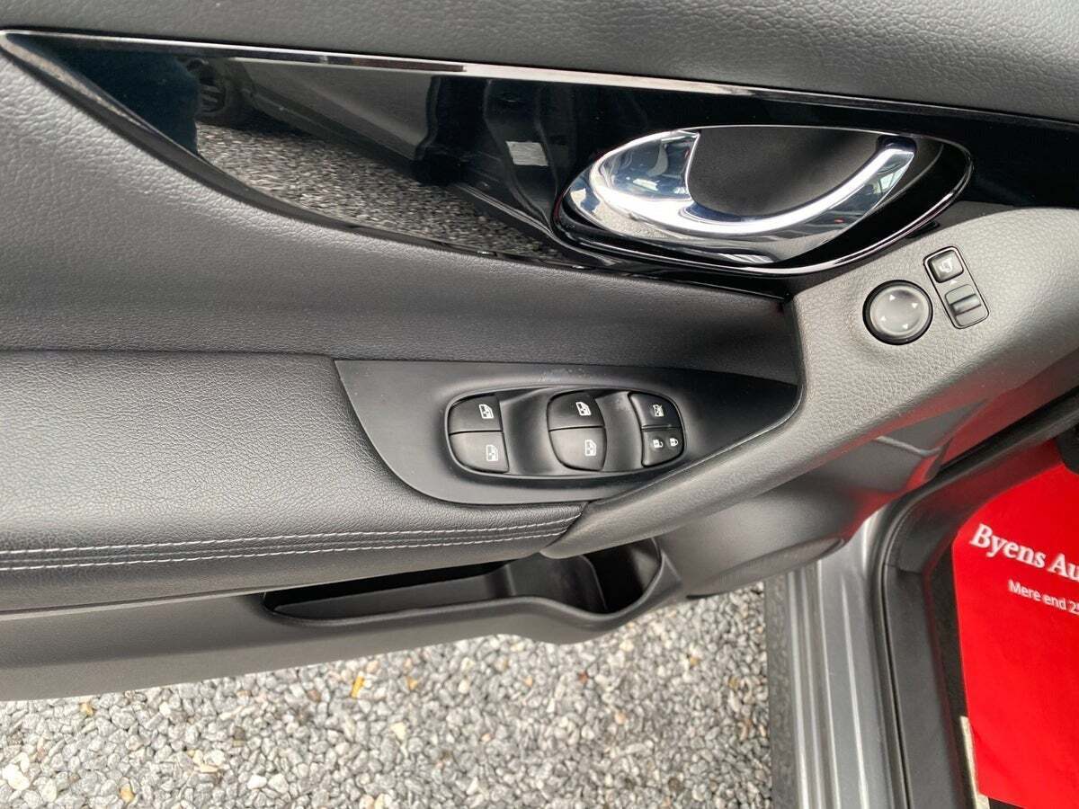 Grå Nissan Qashqai fra 2018