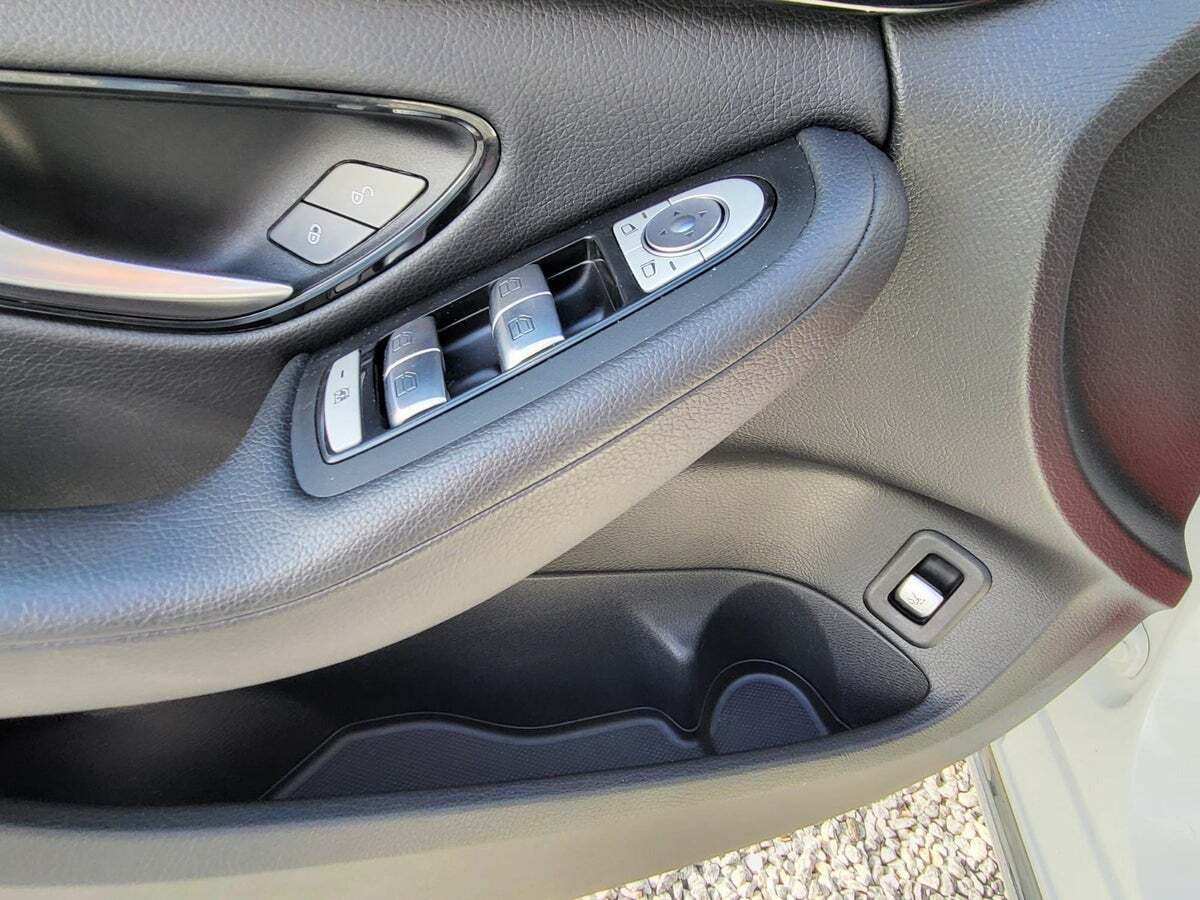 Sort Mercedes E220 d fra 2017