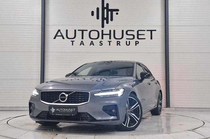 Grå Volvo S60 fra 2019 set udefra