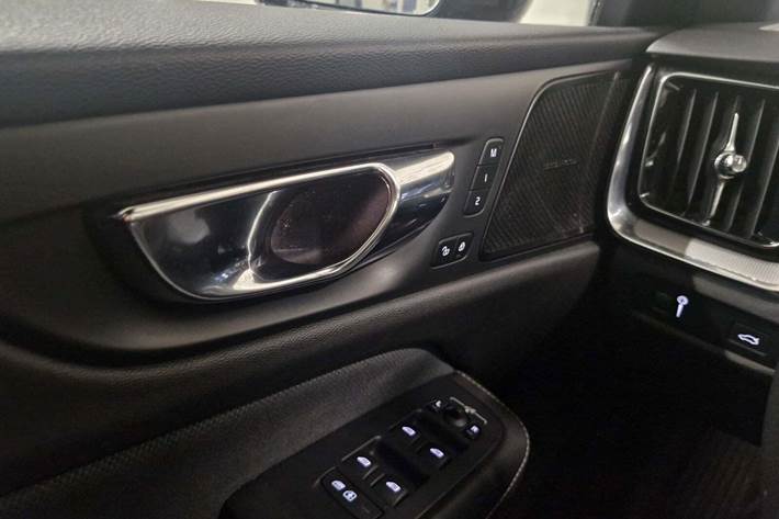 Grå Volvo S60 fra 2019