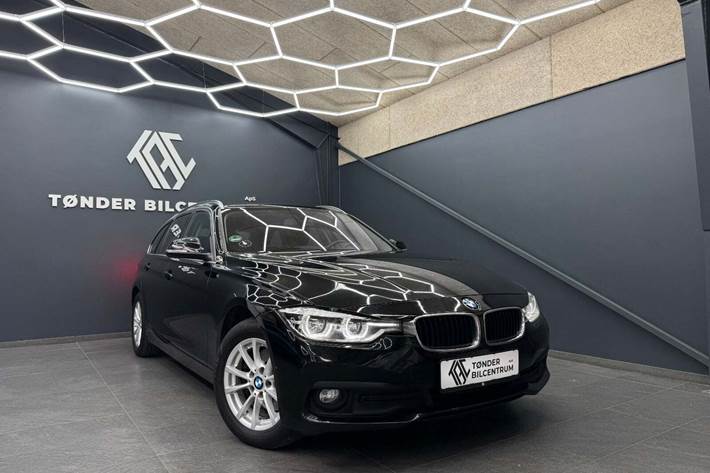 Sort BMW 320d fra 2017 set udefra