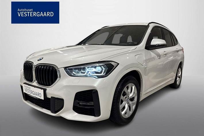 Hvid BMW X1 fra 2020 set udefra