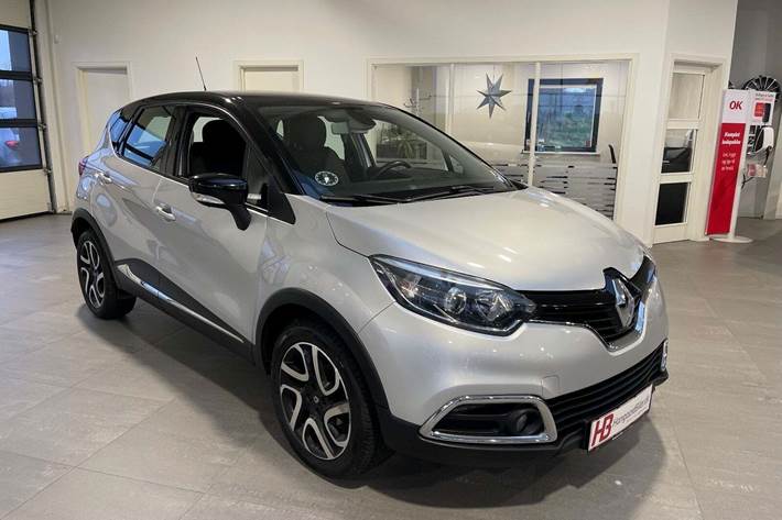 Sølv Renault Captur fra 2016 set udefra