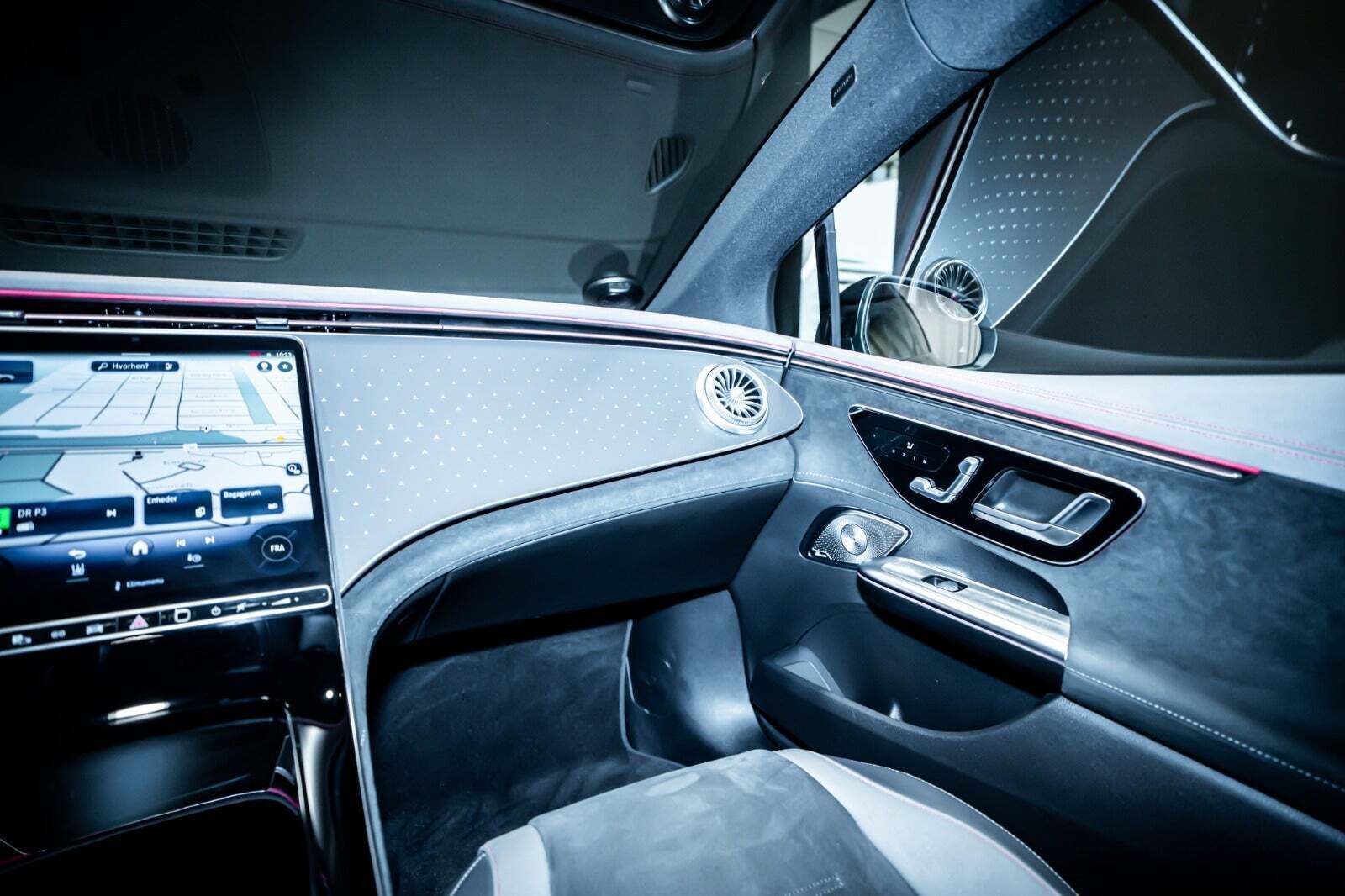 Grå Mercedes EQE350 fra 2022