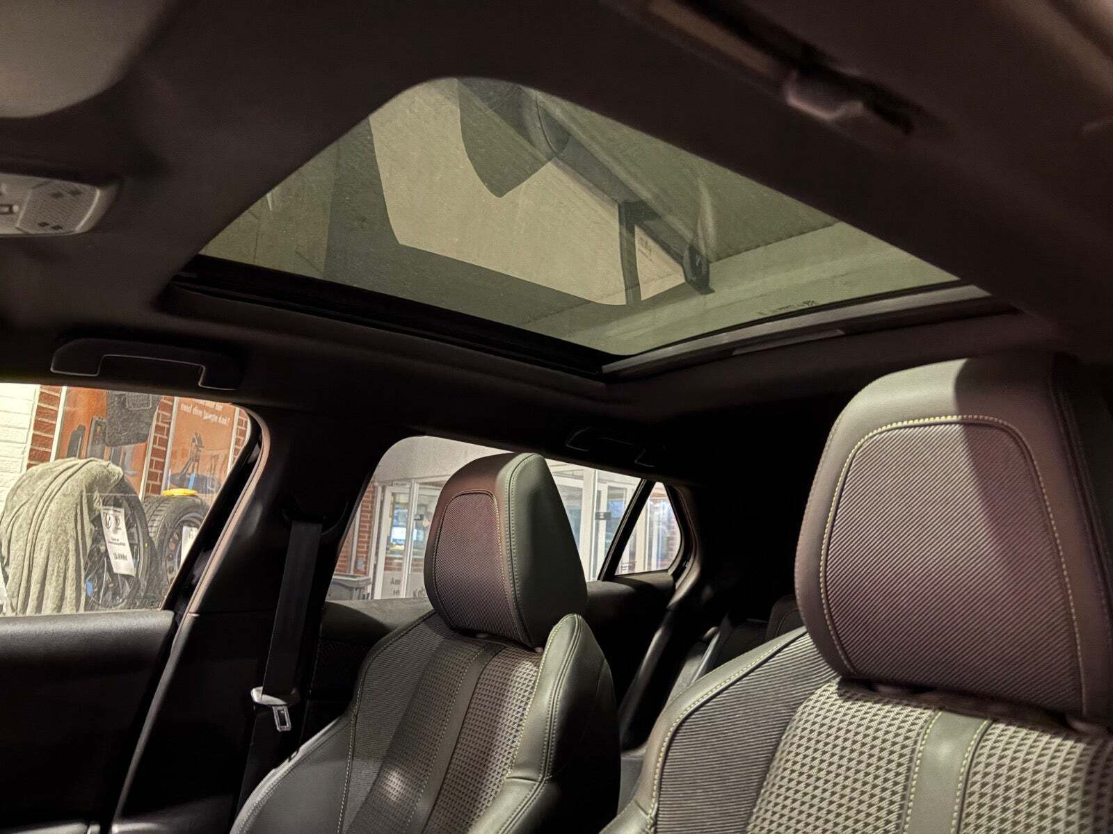 Sort Peugeot e-2008 fra 2023