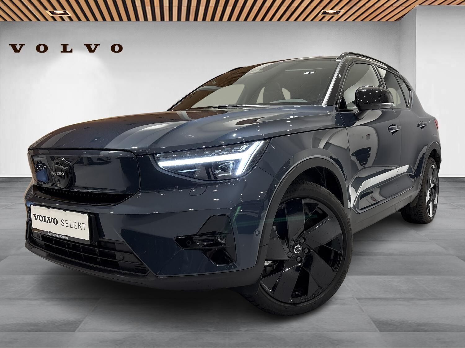 Volvo EX40 Extended Range Black Edition