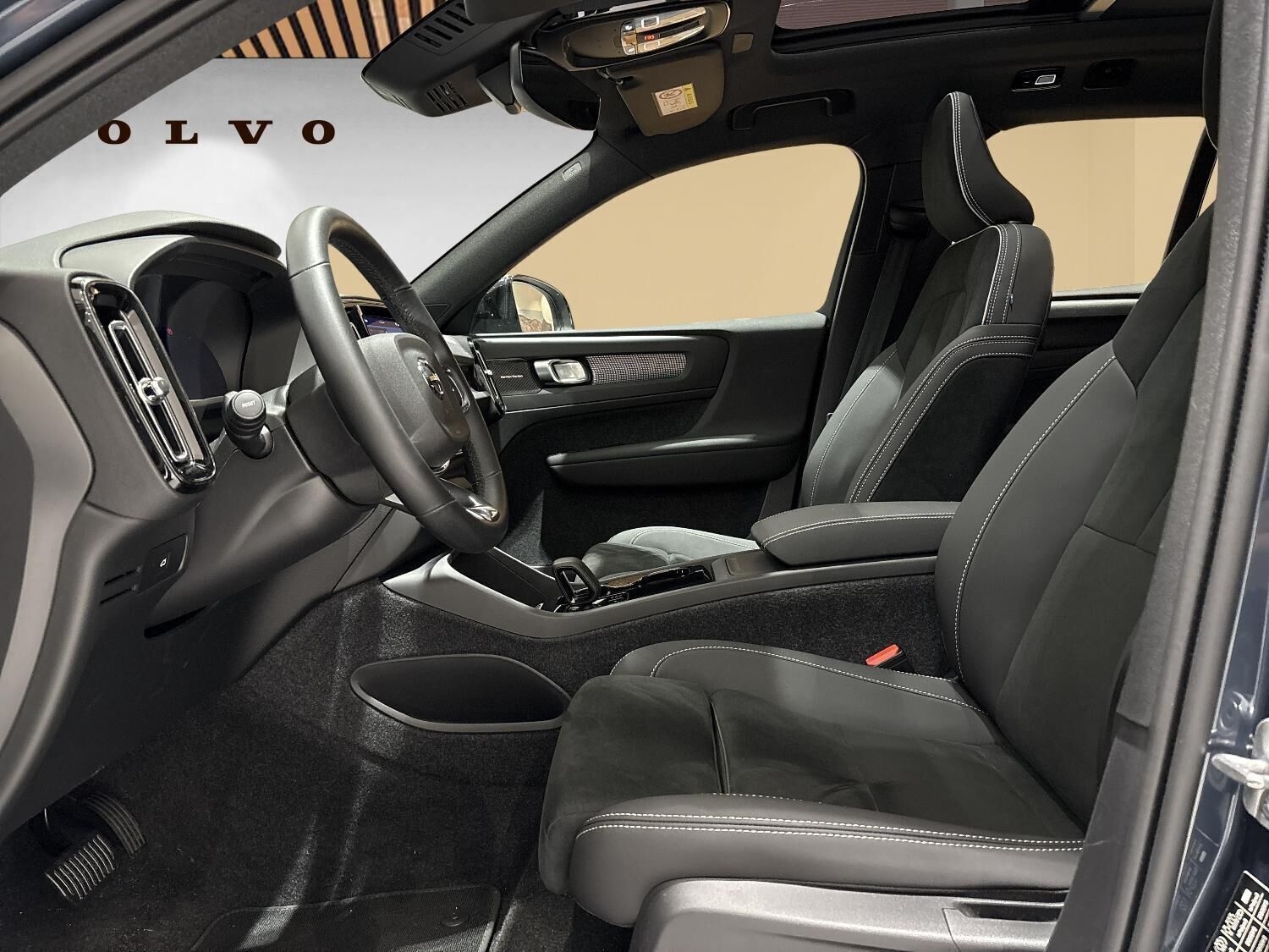 Volvo EX40 Extended Range Black Edition