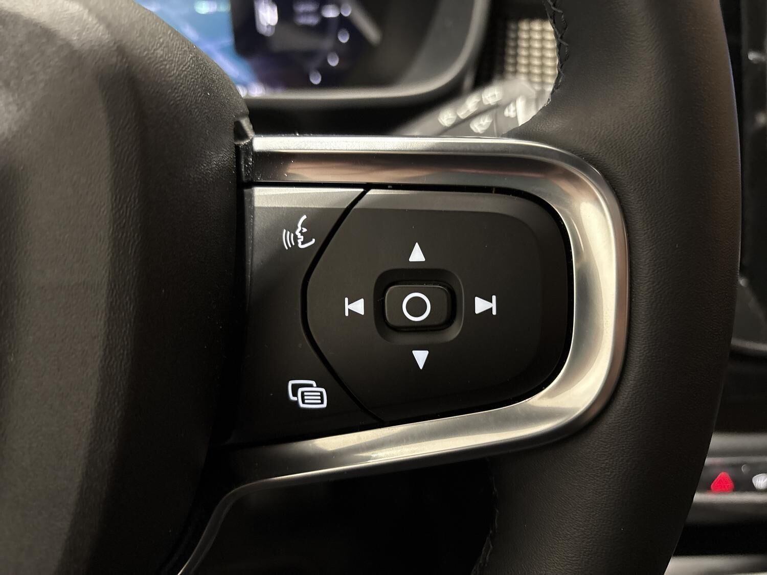 Blå Volvo EX40 fra 2026