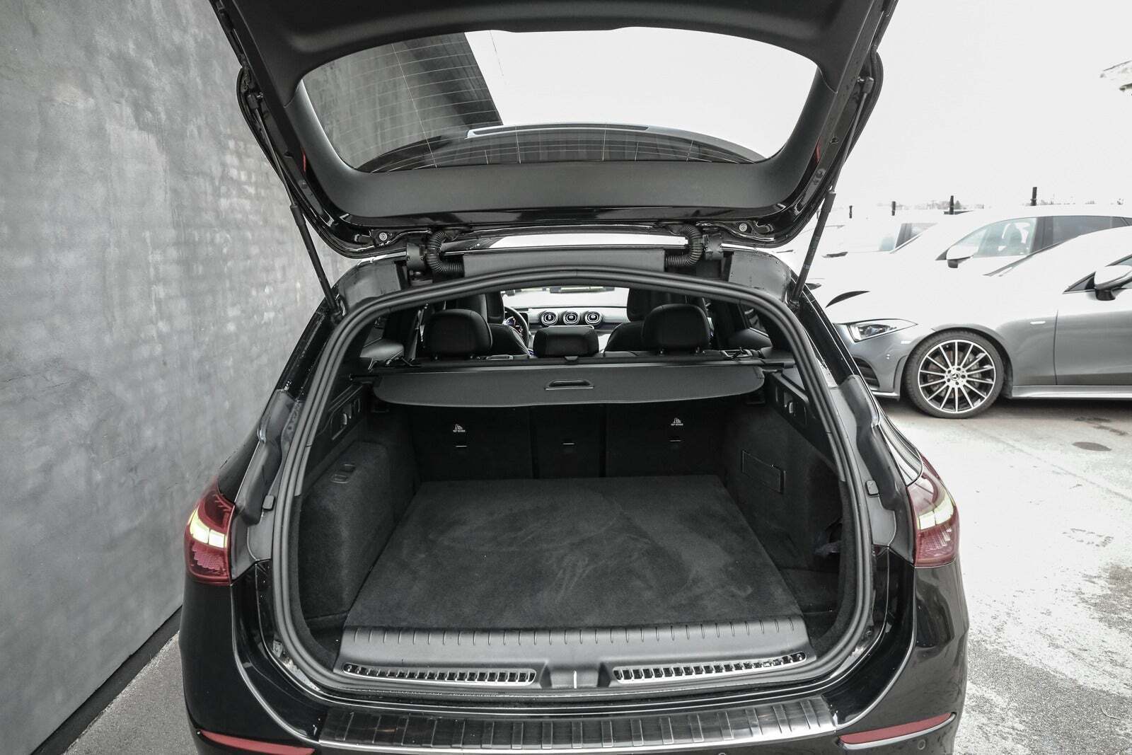 Sort Mercedes C300 e fra 2022