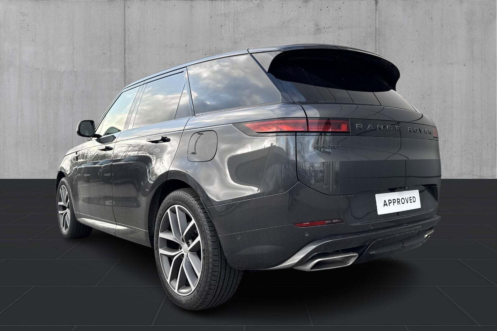 Grå Land Rover Range Rover sport fra 2025