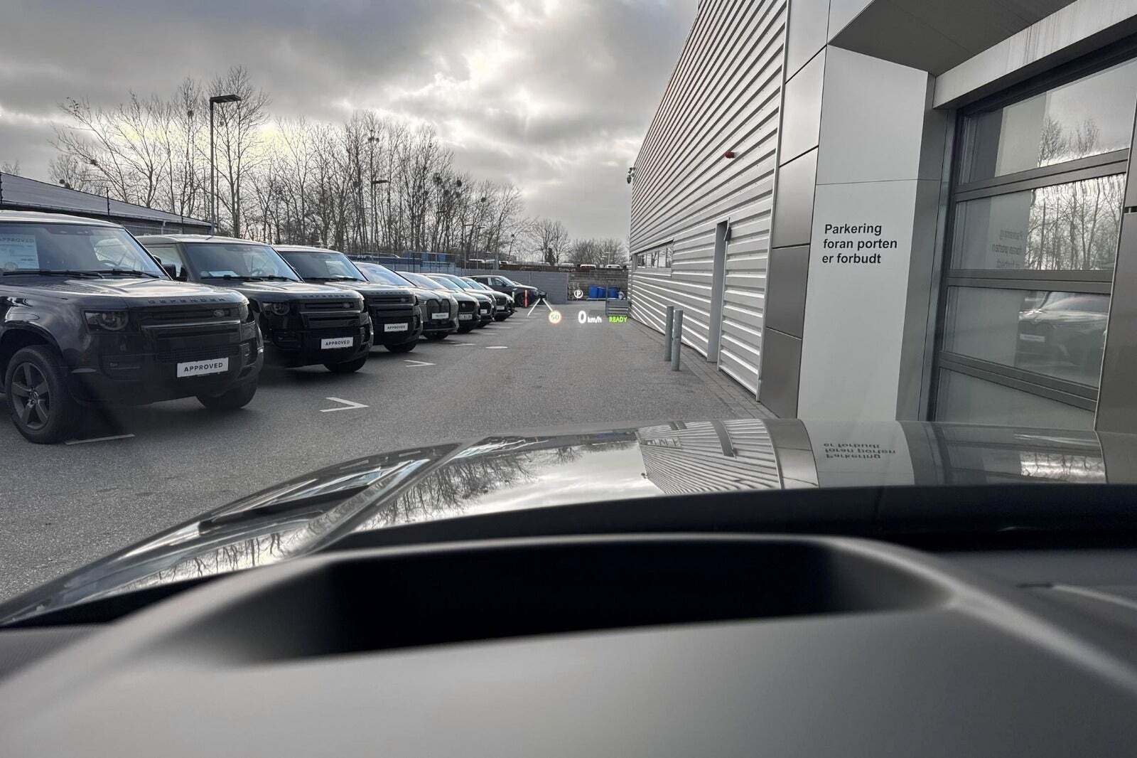 Grå Land Rover Range Rover sport fra 2025