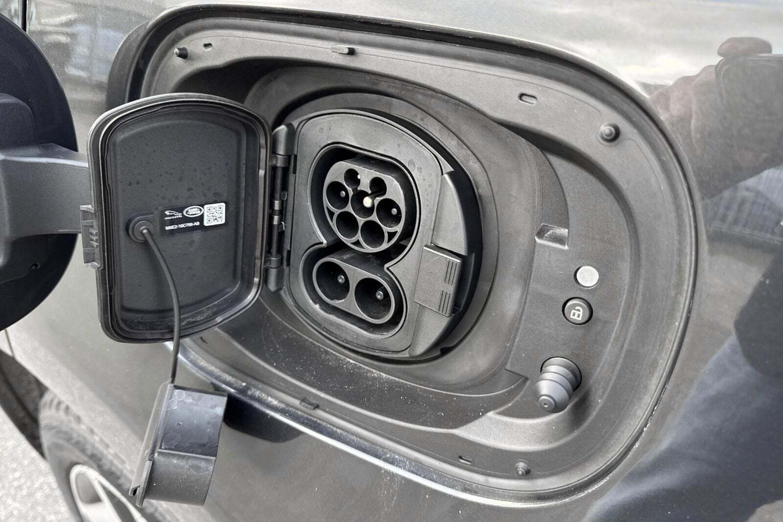 Grå Land Rover Range Rover sport fra 2025