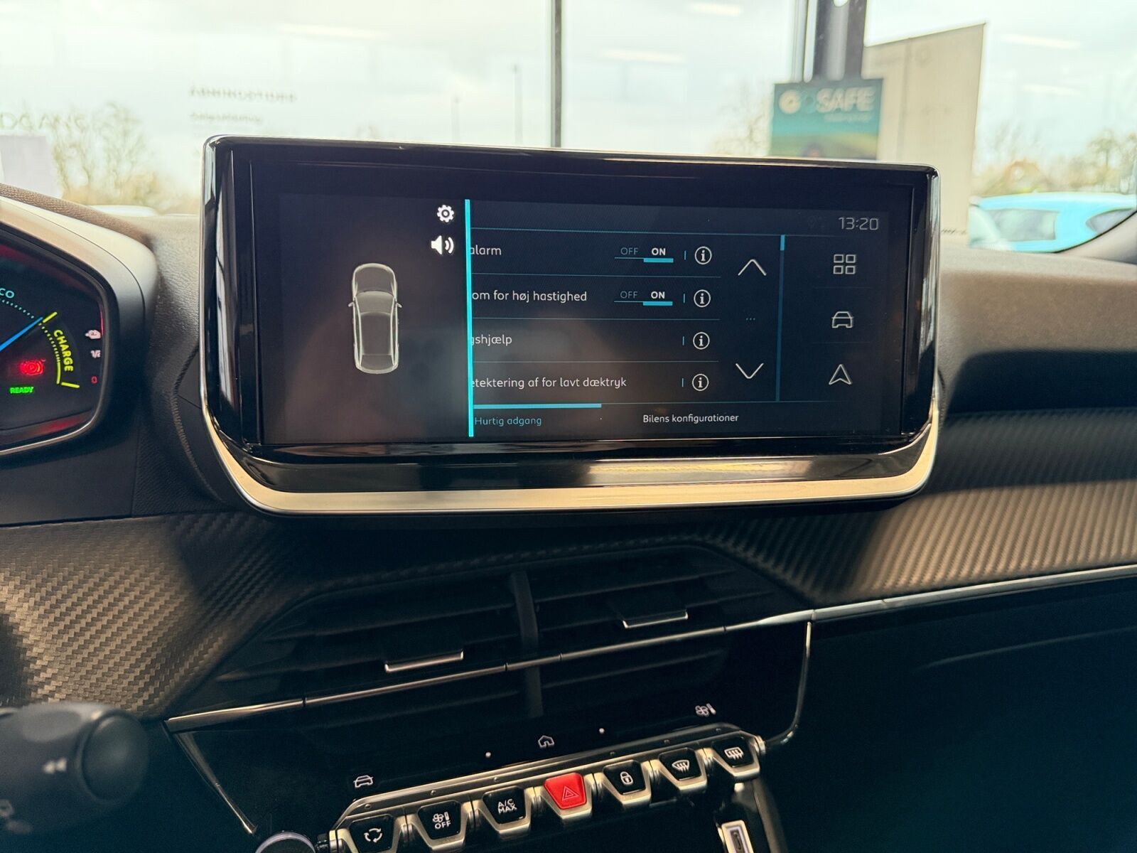 Grå Peugeot e-2008 fra 2025