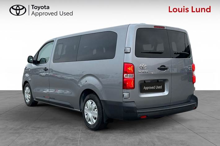 Grå Toyota Proace Verso fra 2021