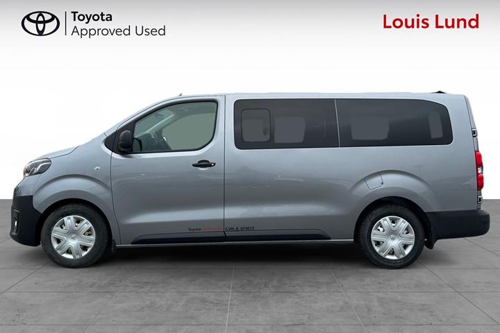 Grå Toyota Proace Verso fra 2021