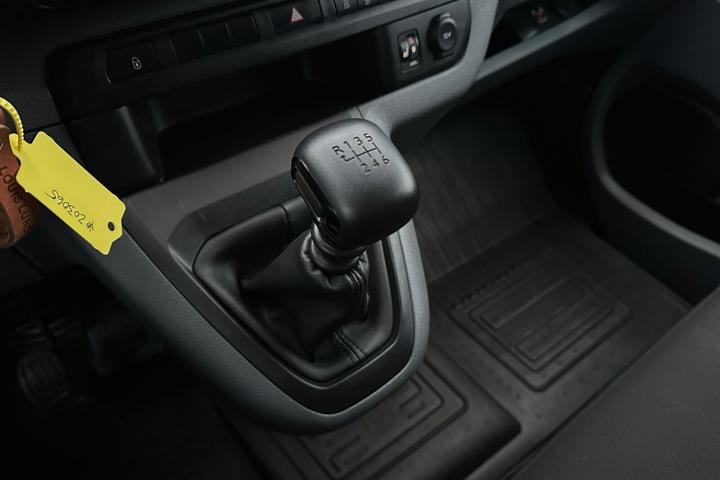Grå Toyota Proace Verso fra 2021 set indefra