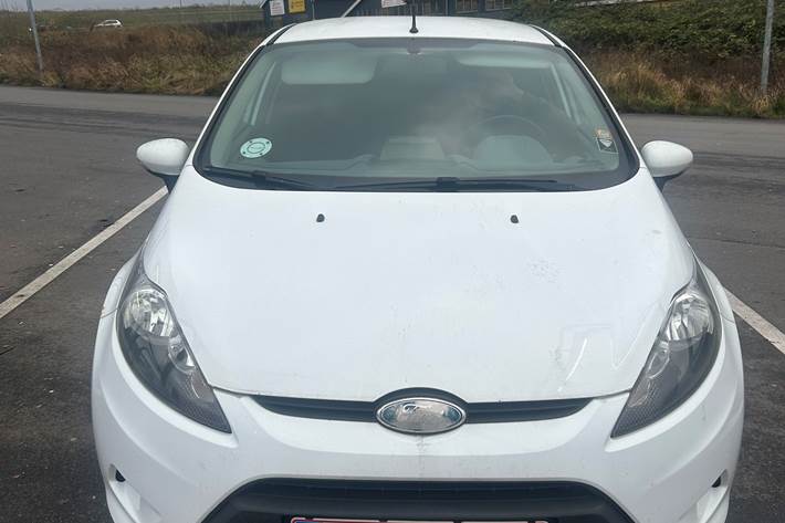 Hvid Ford Fiesta fra 2009