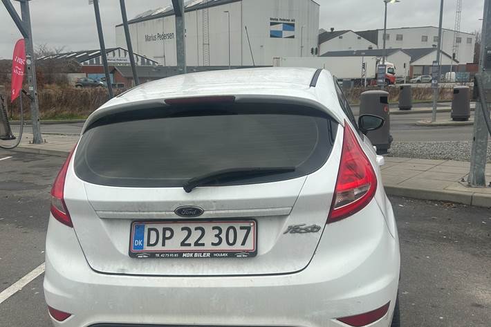 Hvid Ford Fiesta fra 2009