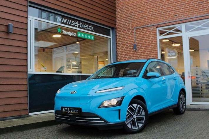 Blå Hyundai Kona fra 2023