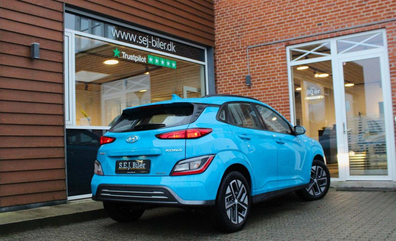 Blå Hyundai Kona fra 2023