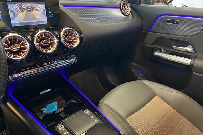 Grå Mercedes EQA250+ fra 2023