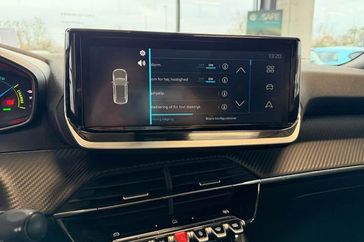 Grå Peugeot e-2008 fra 2025