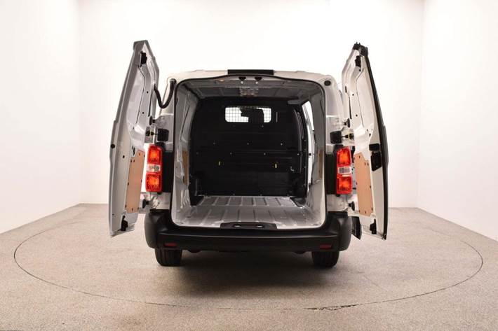 Hvid Toyota ProAce fra 2025