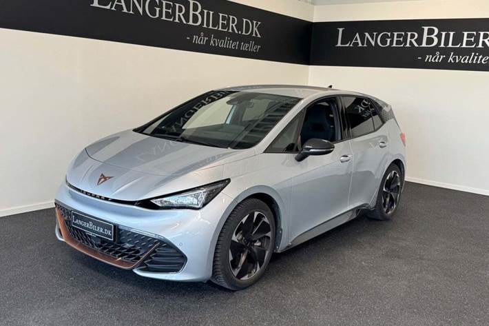 Sølv Cupra Born fra 2025 set udefra