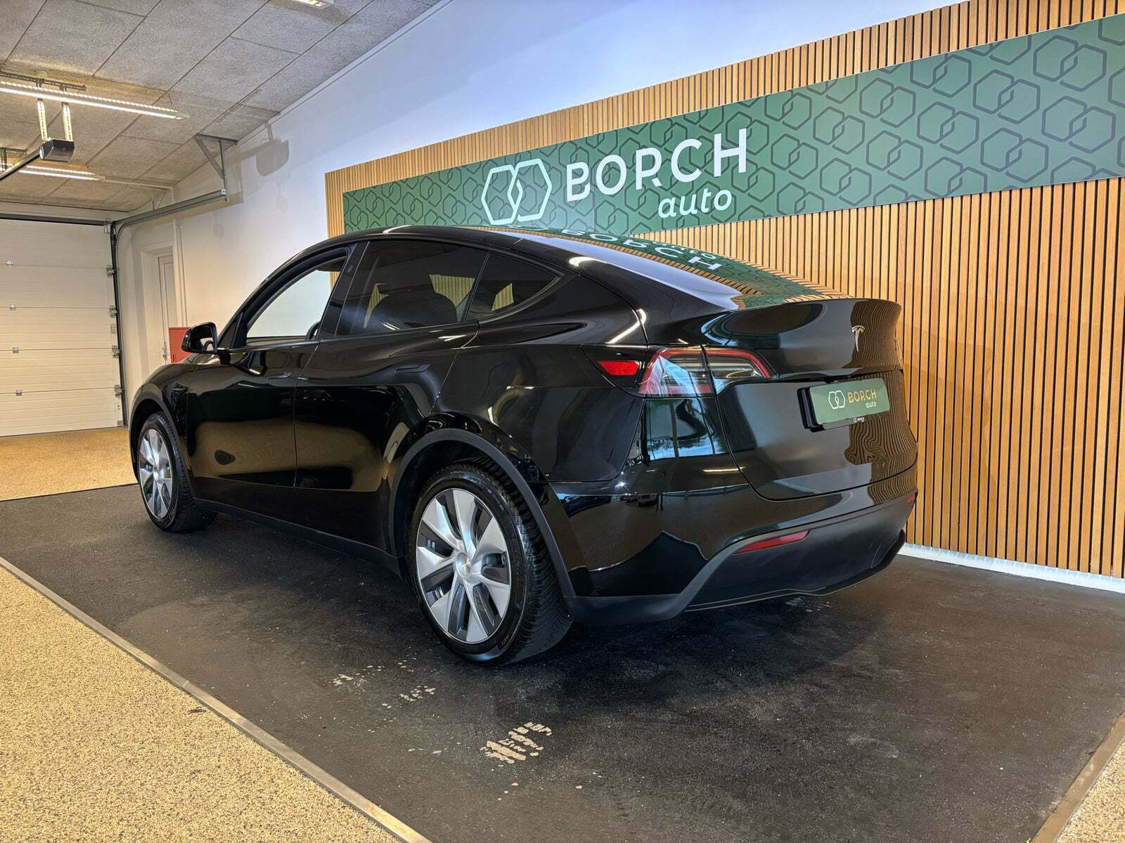 Tesla Model Y RWD