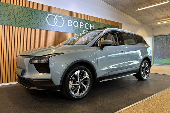 Blå Aiways U5 fra 2021 set udefra