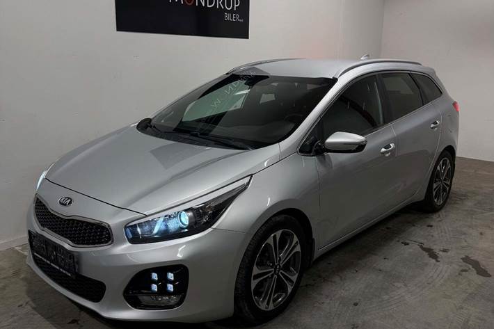 Sølv Kia Ceed fra 2017 set udefra