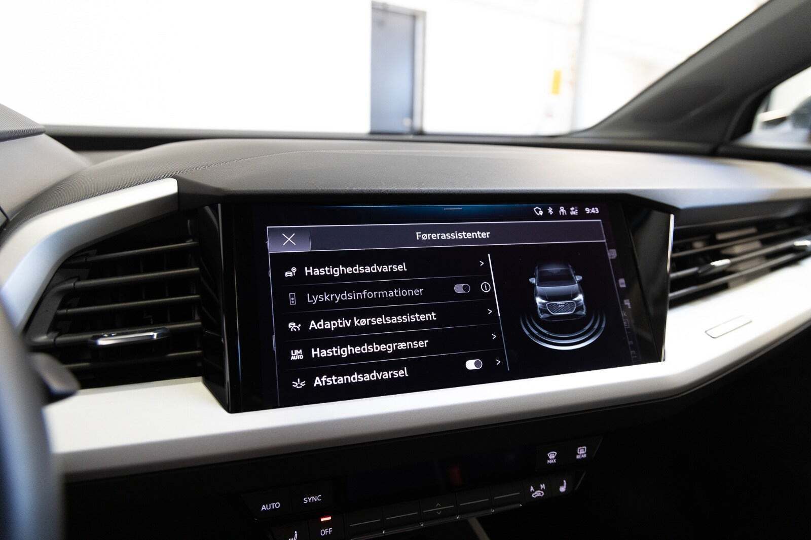 Grå Audi Q4 e-tron fra 2024