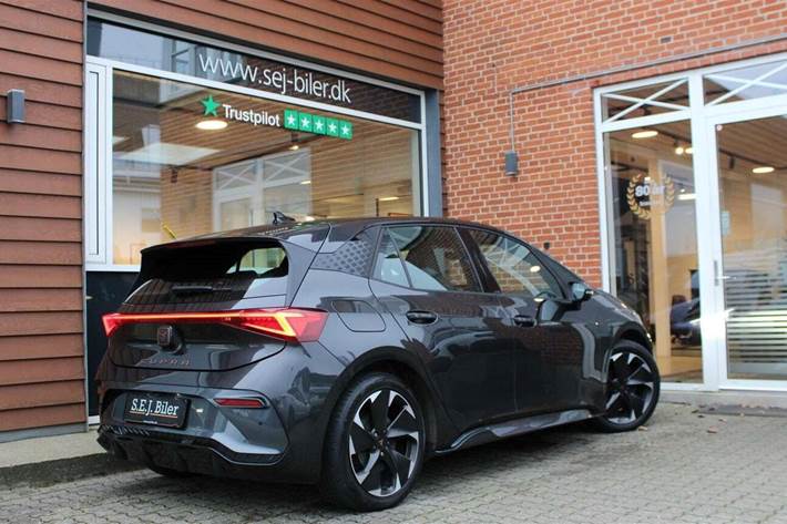 Grå Cupra Born fra 2023