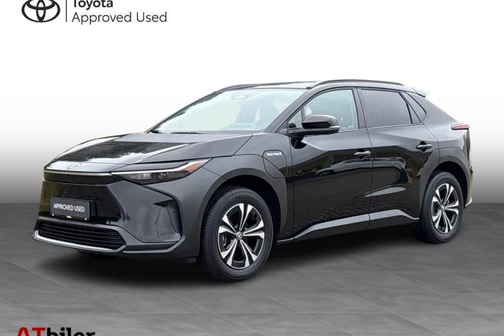 Sort Toyota BZ4X fra 2023 set udefra