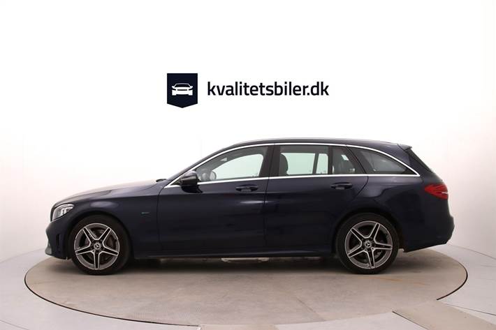 Blå Mercedes C300 de fra 2020