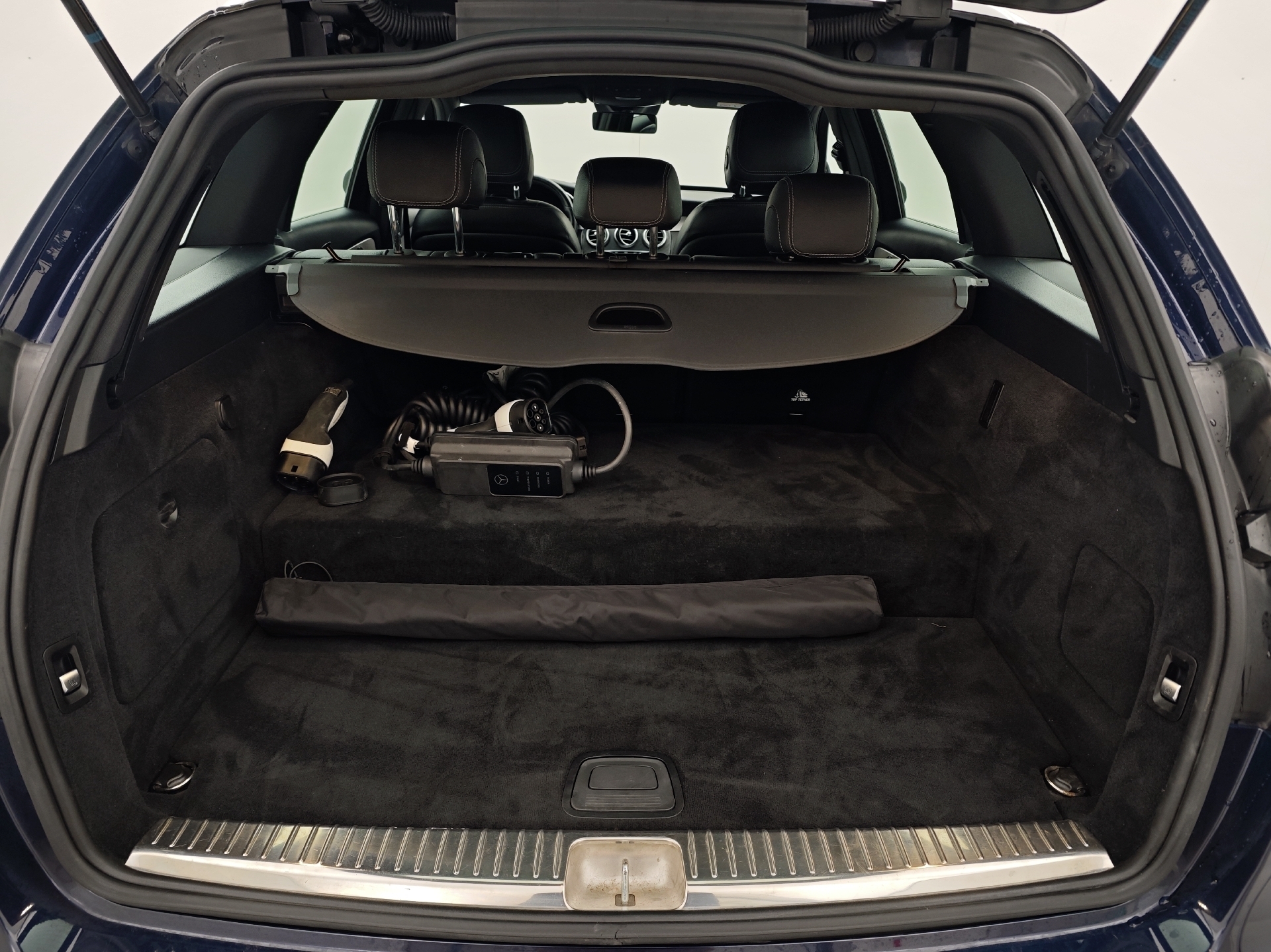 Blå Mercedes C300 de fra 2020