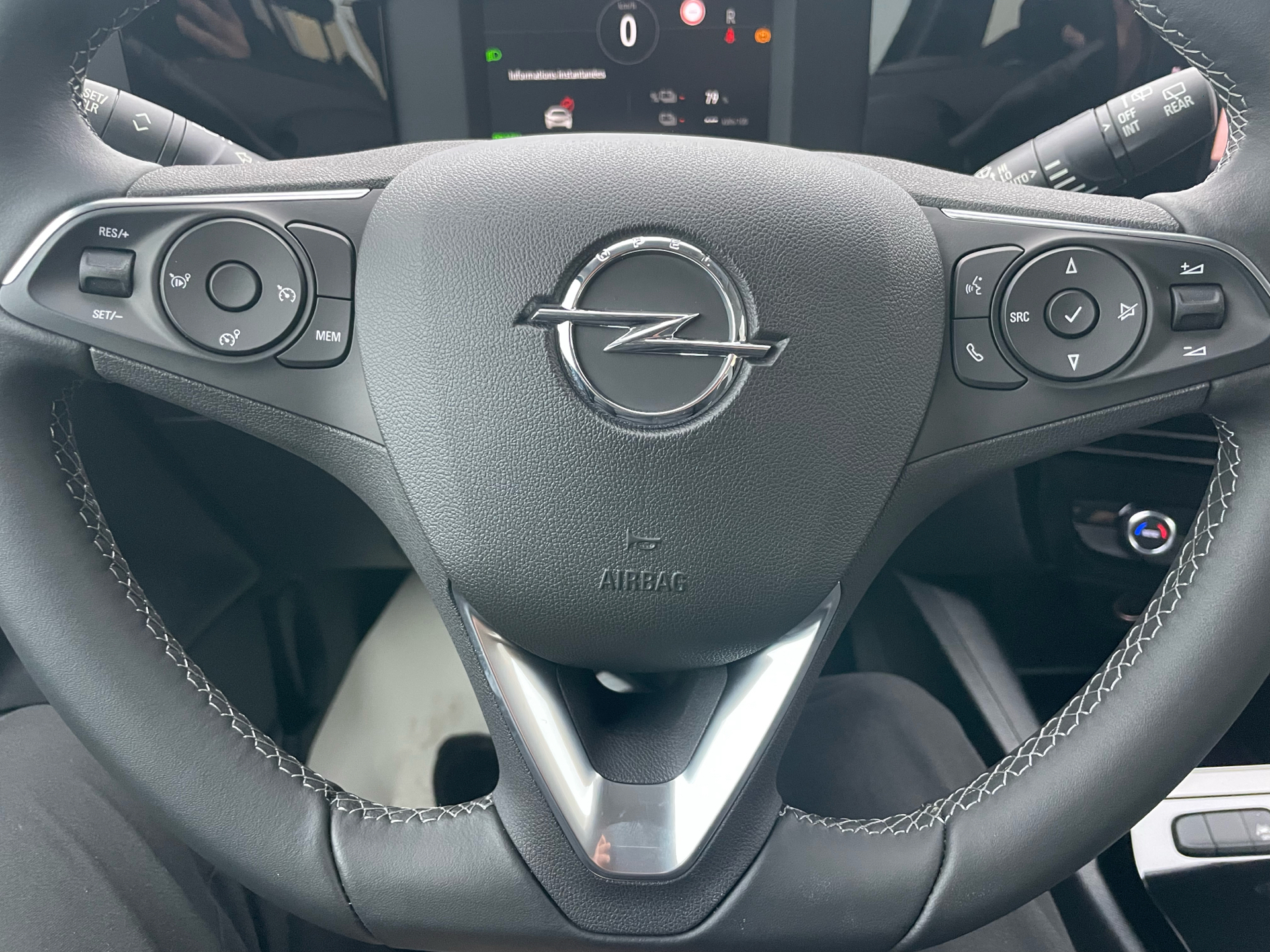 Sort Opel Mokka-e fra 2023