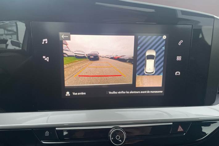 Hvid Opel Mokka-e fra 2023