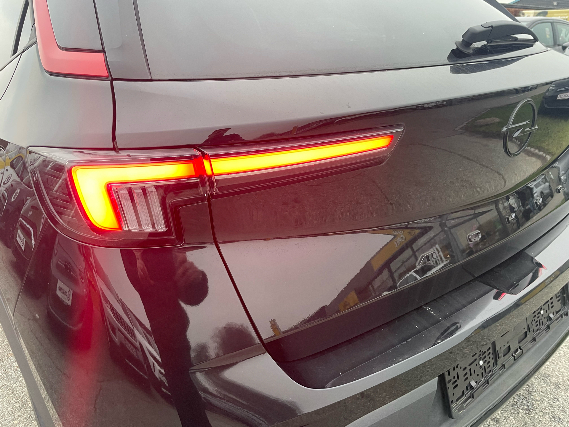 Sort Opel Mokka-e fra 2023