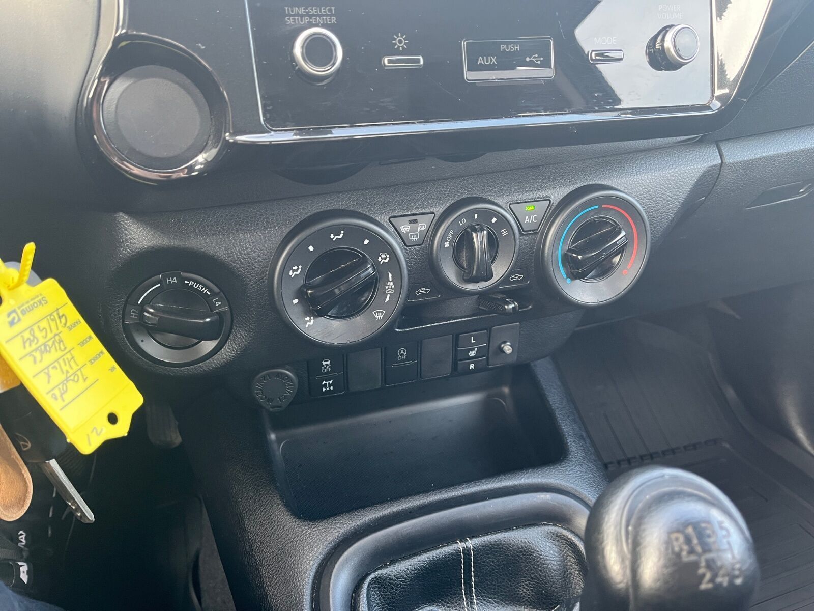 Bronze Toyota HiLux fra 2021