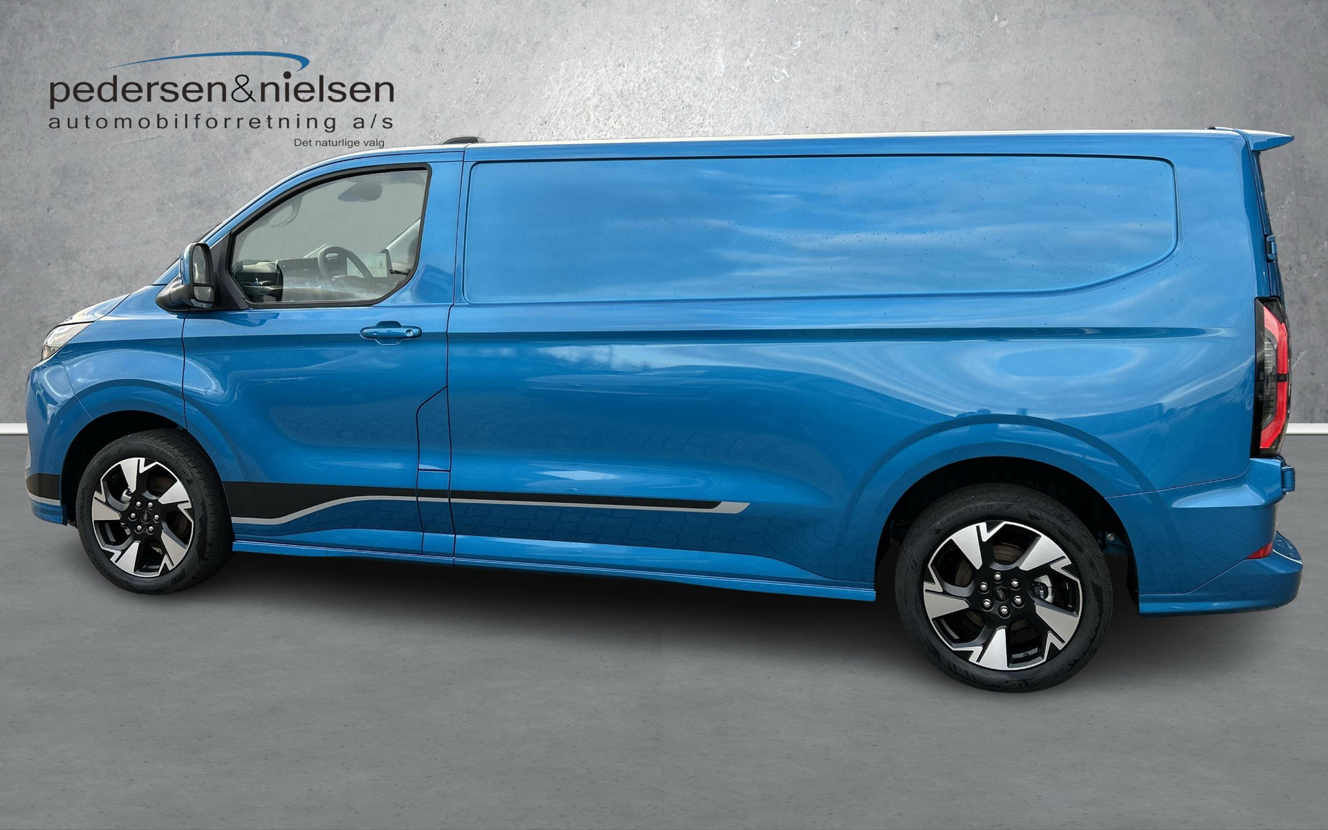 Ford E-Transit Custom 340 L2H1 EL Sport 218HK Van Aut.