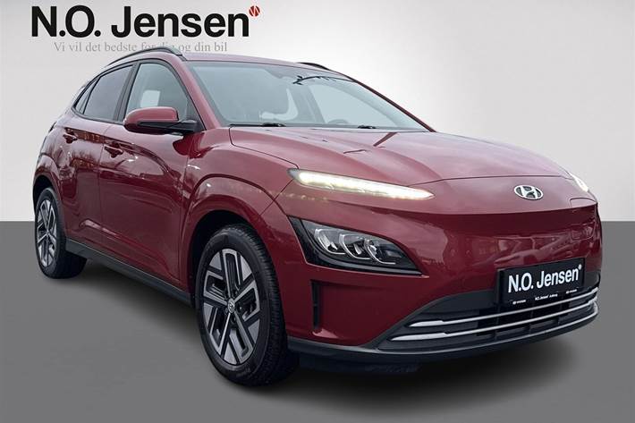 Rød Hyundai Kona fra 2022 set udefra