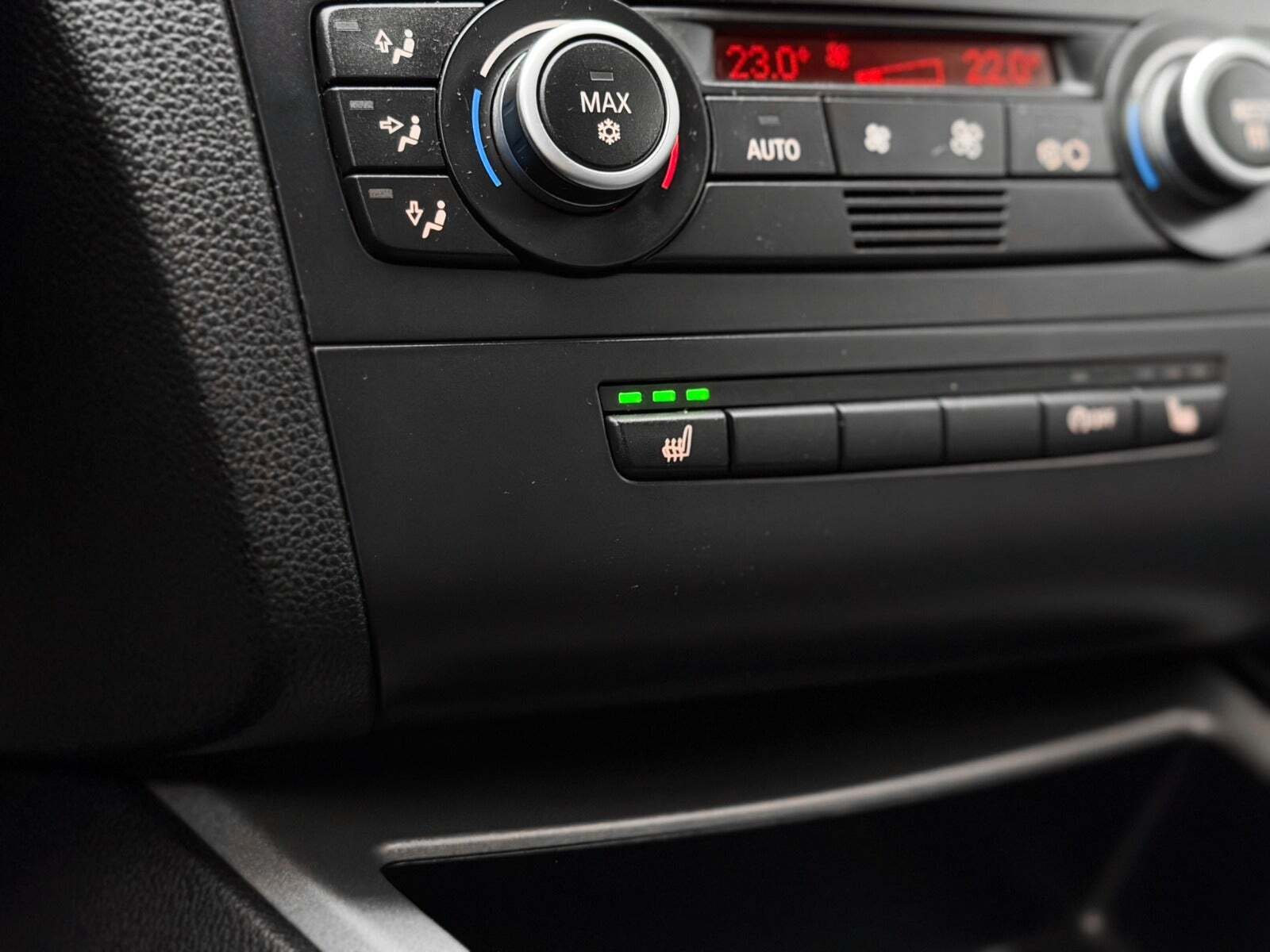 Grå BMW 118d fra 2008