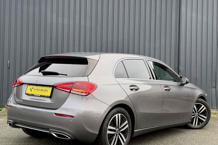Grå Mercedes A200 d fra 2022