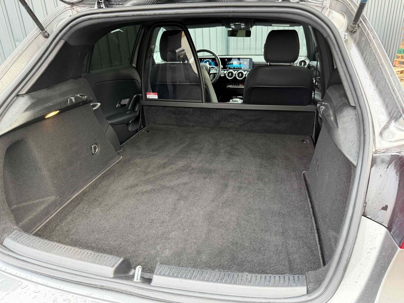 Grå Mercedes A200 d fra 2022