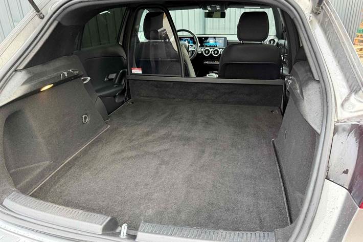 Grå Mercedes A200 d fra 2022