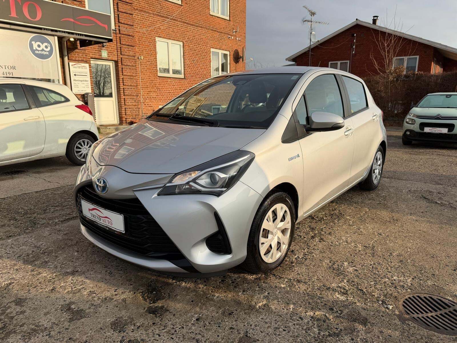 Sølv Toyota Yaris fra 2018