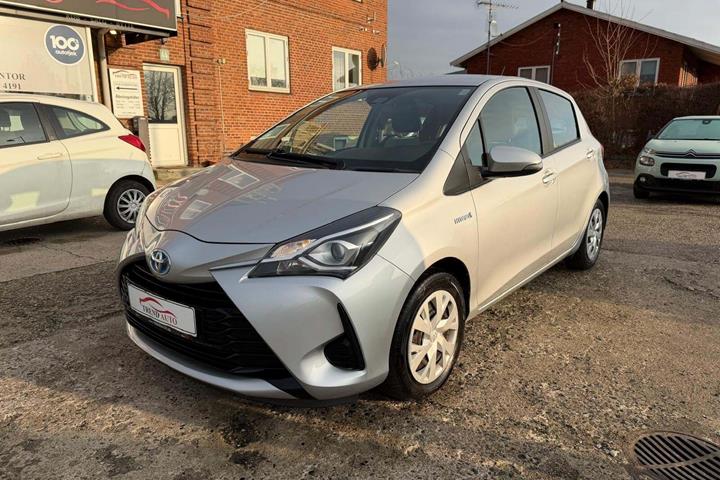Sølv Toyota Yaris fra 2018