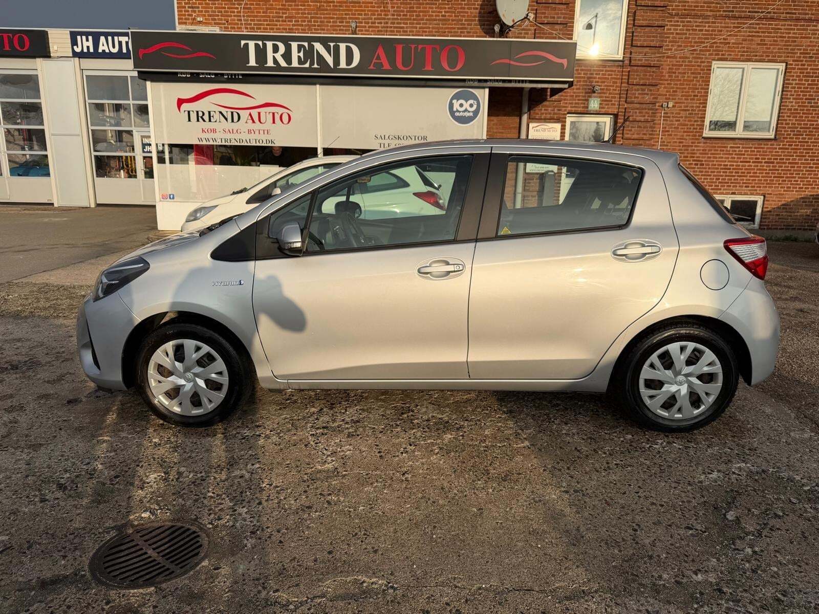 Sølv Toyota Yaris fra 2018